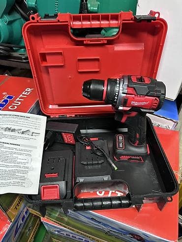 bugatti chiron: Аккумуляторная дрель‑шуруповерт Milwaukee в комплекте с кейсом — 1