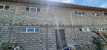 суточный дом каракол: 200м² ичинен 100м² гана жук, буюмдарды сактаганга беребиз. Толук — 2