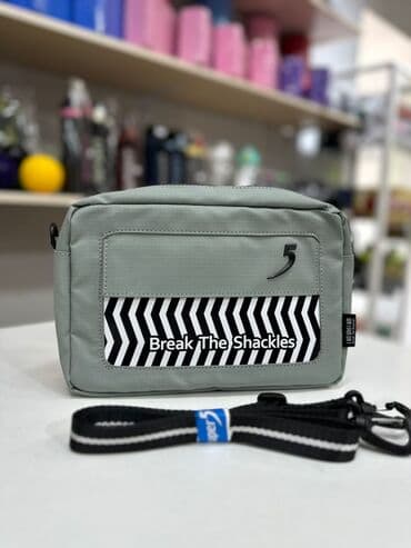 женскую дорожную сумку на колесах: Сумка спортивная маленькая удобная компактная — 1