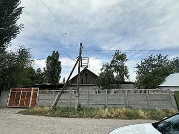 Недвижимость: Продается жилой дом с просторным закрытым двором и навесом по — 1