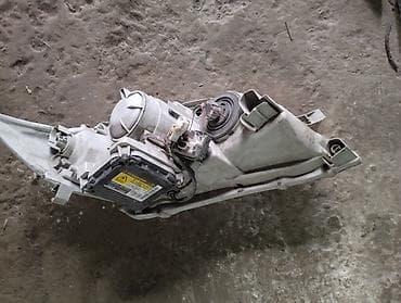 prius 2006: Передняя левая фара Toyota — 2