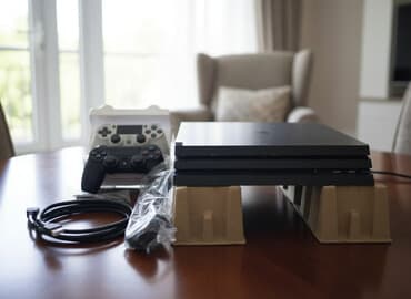 продаю фотолампу: Продаю Слим прошитая +22топ игр Память 1000гиг, в идеальном — 1