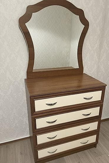 стол с зеркалом: Туалетный столик, С зеркалом, цвет - Коричневый, ЛДСП — 1