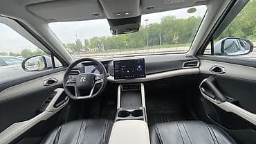 белую меховую накидку: BYD Yuan Up: 2025 г., 0.1 л, Автомат, Электромобиль, Кроссовер — 7