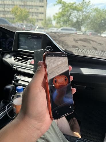 16e iphone: IPhone 17 Pro, Б/у, 256 ГБ, Оранжевый, Зарядное устройство, Чехол, 94 % — 1