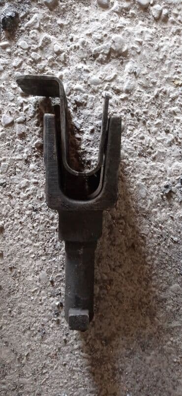 Буксировочный крюк DAF