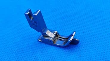 Лапки 0.1 Лапки на прямую строчку, отстрачивают шов на 0.1, в двух at lalafo.kg Лапки 0.1 Лапки на прямую строчку, отстрачивают шов на 0.1, в двух