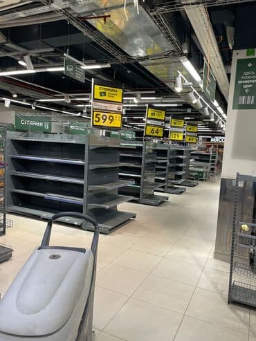 оборудование для бутика: Витрины, стеллажи, полки торговые металлические б/у, полка магазинная — 9