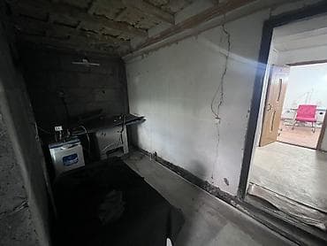дом под шв цех: Ак-Тилек ж/м Сдается помещение под швейный цех Площадь: 120м2; 5соток — 3