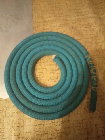 Скакалка спортивная ( художественная гимнастика на 4-5 лет. Есть