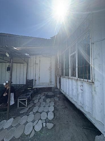 гараж металический: Бытовой модуль из морских контейнеров с террасой - Компоновка: два — 2