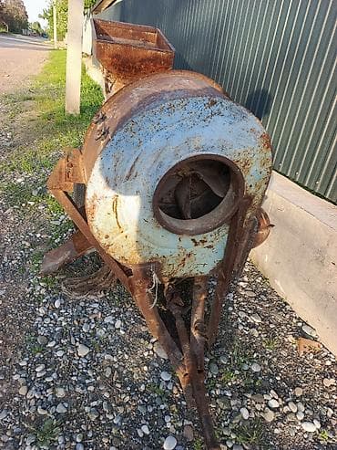 Зернодробилки: Передвижная зернодробилка/сенорезка на раме с колесом Описание: - — 2