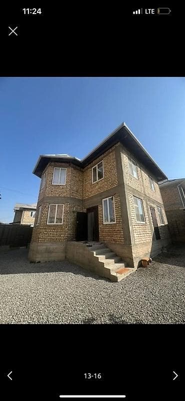 osh hostel: Двухэтажный кирпичный дом. Адрес: Фуркат, улица Нурмамат ажы — 2