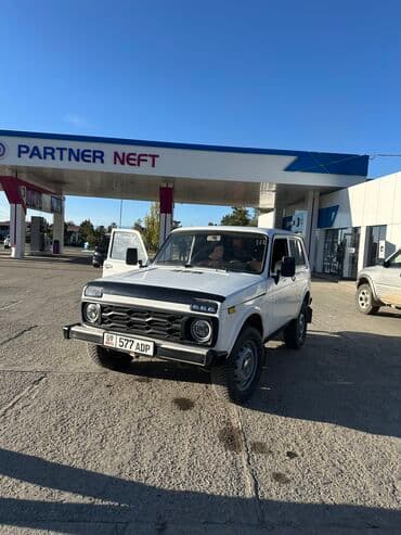 ВАЗ (ЛАДА) 4x4 Нива: 2000 г., 1.7 л, Механика, Бензин, Внедорожник at lalafo.kg ВАЗ (ЛАДА) 4x4 Нива: 2000 г., 1.7 л, Механика, Бензин, Внедорожник