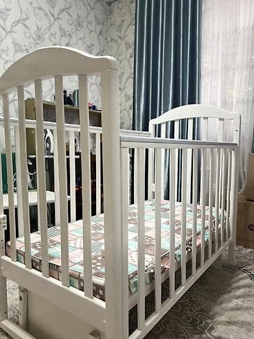 Детская кроватка-манеж с маятником классическая, цвет белый, б\у в at lalafo.kg Детская кроватка-манеж с маятником классическая, цвет белый, б\у в