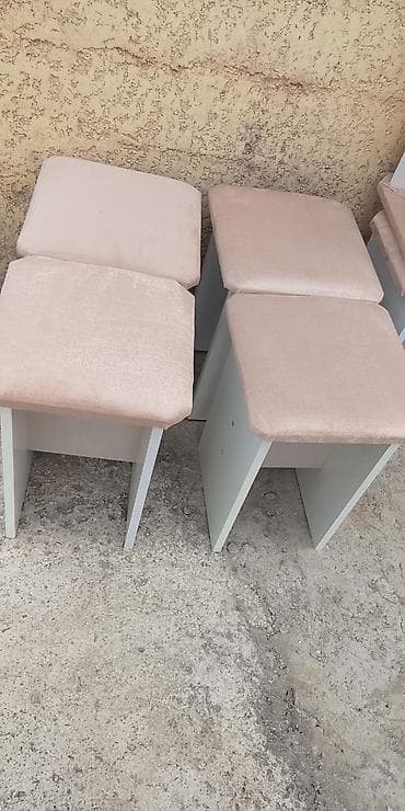 Мягкие табуреты с обивкой нежно-розового цвета. - Комплектация: 4 шт