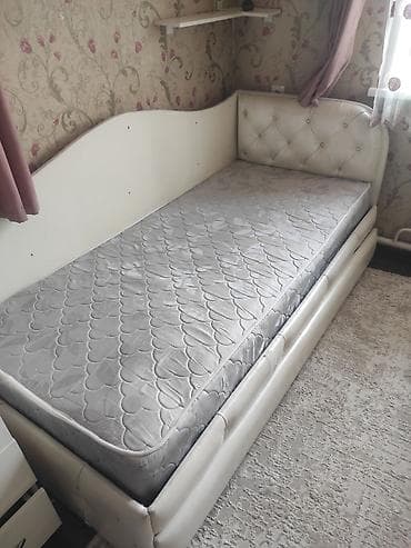 двух спальное: Односпальная кровать с мягким изголовьем и бортиком + выдвижные ящики — 1