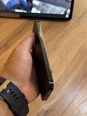 iphone cs: IPhone 14 Pro, Б/у, 256 ГБ, Black Titanium, Защитное стекло, Чехол, 79 % — 4