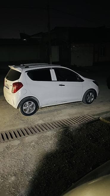 Chevrolet Spark: 2018 г., 1 л, Вариатор, Бензин, Хэтчбэк