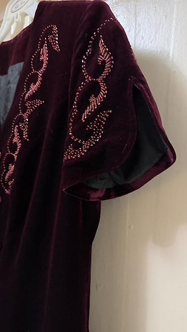 вещи аниме: Бархатное платье бордового цвета с коротким рукавом. - Прямой силуэт — 2