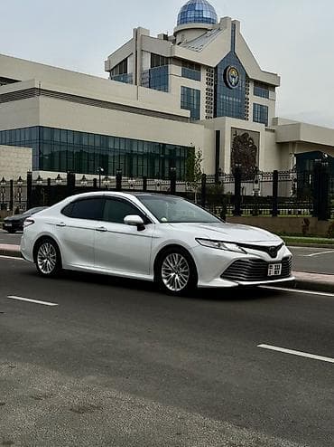 Toyota Camry: 2018 г., 2.5 л, Автомат, Бензин, Седан — 2