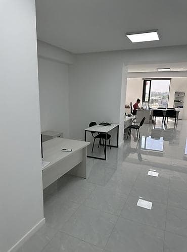 open space: Аренда офисов, 92 м², В бизнес центре, С видом на горы, 1 линия, С оборудованием — 3