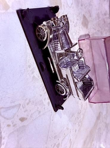 Модель автомобиля «Руссо-Балт» (на подставке с колпаком) -