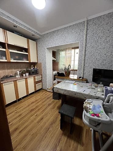 продаю квартиру 7мкр: 3 комнаты, 60 м², 12 этаж — 3