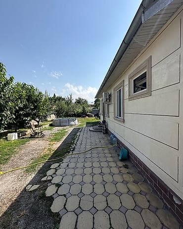 Үйлөрдү сатуу: ✨ Продаётся дом в с. Сокулук ✨ 🏡 Характеристики: • Участок - 4 сотки — 2