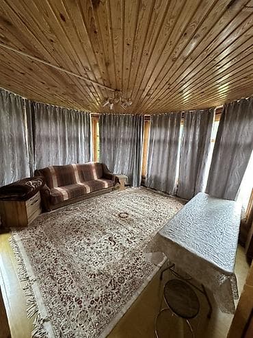жаны уйлор: Бревенчатый одноэтажный дом с участком и благоустроенной кухонной — 8