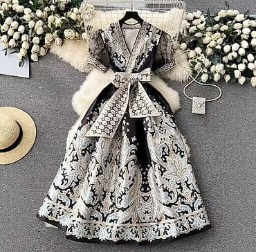 кожа платья: Платье с объемной юбкой и поясом-бантом, выполненное из плотной ткани — 1