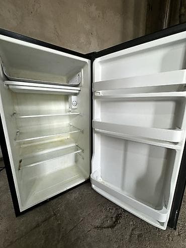 Техника для кухни: Компактный однокамерный мини-холодильник Avanti, черный. Основные — 1