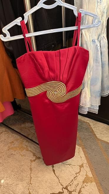 платье футляр на выпускной: Вечернее платье, Коктейльное, Длинная модель, Атлас, С рукавами, Стразы, M — 1