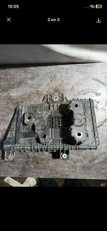 battery: Подставка под аккумулятор Kia Carnival Оригинальная пластиковая — 2