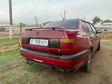 Volkswagen Vento: 1993 г., 1.8 л, Механика, Бензин, Седан — 1