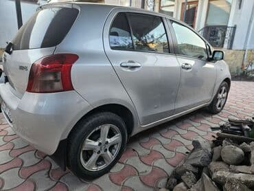 срочно продаю нужны деньги очень срочно: Toyota Yaris: 2008 г., 1.3 л, Робот, Бензиновая, Хэтчбэк — 4