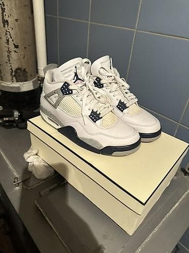 Кроссовки и спортивная обувь: Почти новые оригинальные Air Jordan 4, цветовая схема — 2