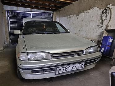 Toyota Carina: 1990 г., Бензин, Седан — 1