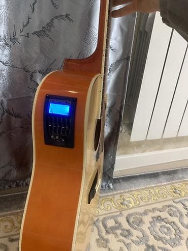 Гитары: Электроакустическая гитара формата дредноут с вырезом. Характеристики — 1