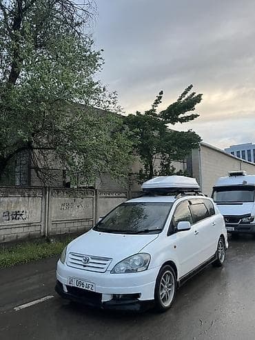 Toyota Ipsum: 2002 г., 2.4 л, Автомат, Бензин, Минивэн