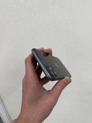 фит задний вид: IPhone 11, Б/у, 128 ГБ, Черный, 74 % — 10