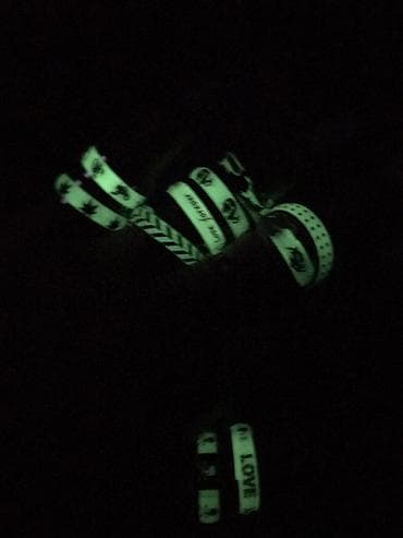 Прокат одежды: Набор стильных аксессуаров и украшений: 1) Парные браслеты на — 10