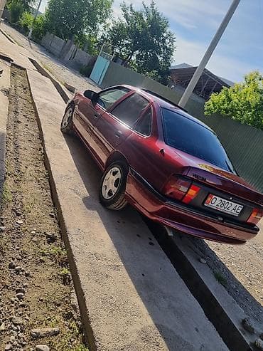 volkswagen passat каракол: Opel Vectra: 1994 г., 1.8 л, Кол менен иштөөчү, Бензин, Седан — 2