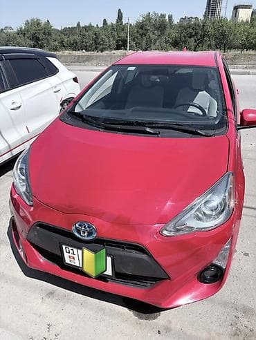 mini coper: Toyota Prius C: 2016 г., 1.5 л, Автомат, Гибрид, Хэтчбэк — 1