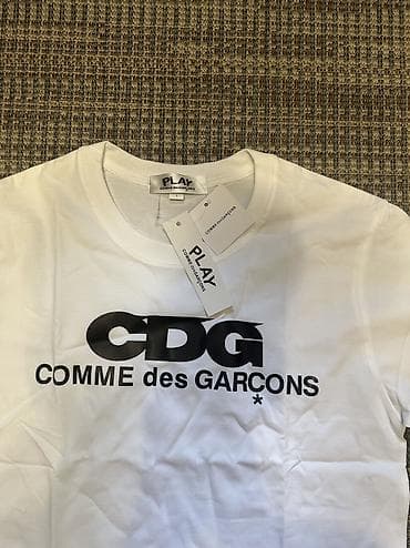 nike tech flece: Белая футболка Comme des Garçons PLAY (CDG) - Классическая модель с — 2