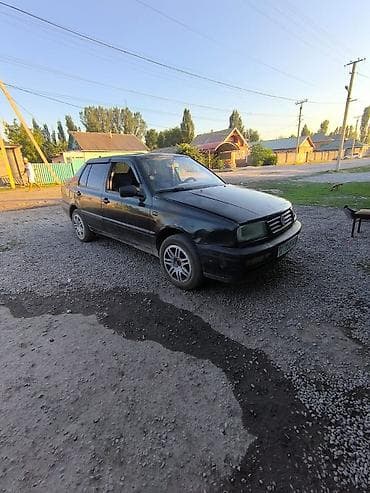 Унаа: Volkswagen Vento: 1993 г., Кол менен иштөөчү, Бензин, Седан — 3