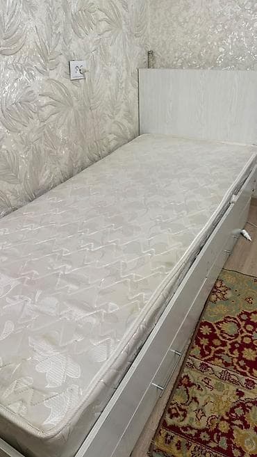 Односпальная кровать с матрасом и выдвижными ящиками для хранения. - lalafo.kg да Односпальная кровать с матрасом и выдвижными ящиками для хранения. -
