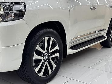 Toyota Land Cruiser: 2018 г., 4.6 л, Автомат, Бензин, Внедорожник — 7