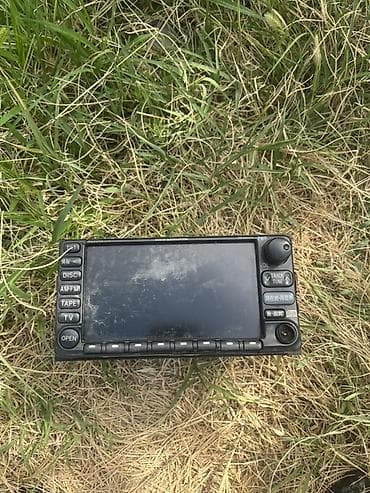 Штатная мультимедийная система Toyota (2-DIN) с экраном и навигацией