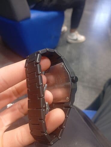 женские наручные часы: Часы наручные с металлическим браслетом - Корпус восьмигранной формы — 2